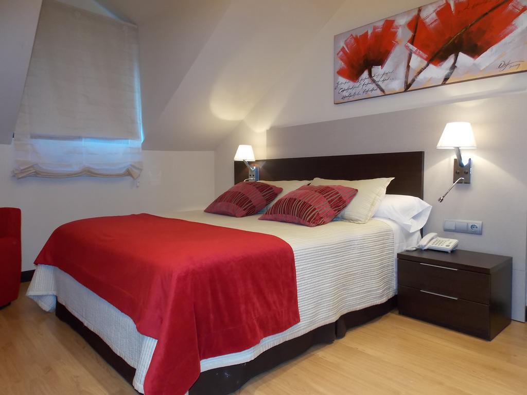 Aparthotel Bubal El Pueyo de Jaca Exterior photo